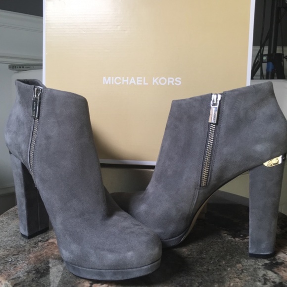 Micheal Kors ‘Haven’ Suede Bootie, US size 10 - Picture 2 of 8